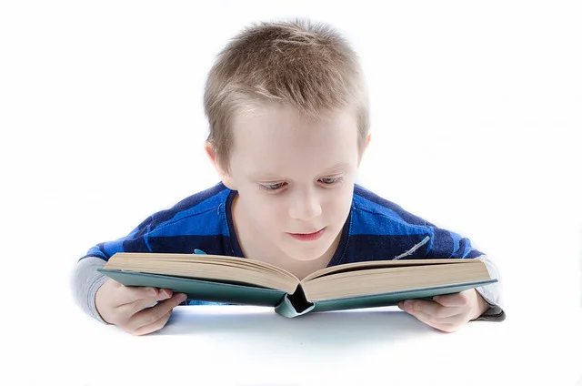 niño leyendo